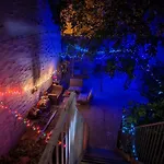 Central & Affordable Williamsburg Small Room